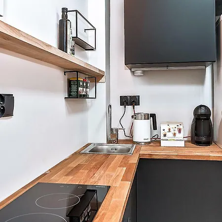 Designer City Studio Apartment *